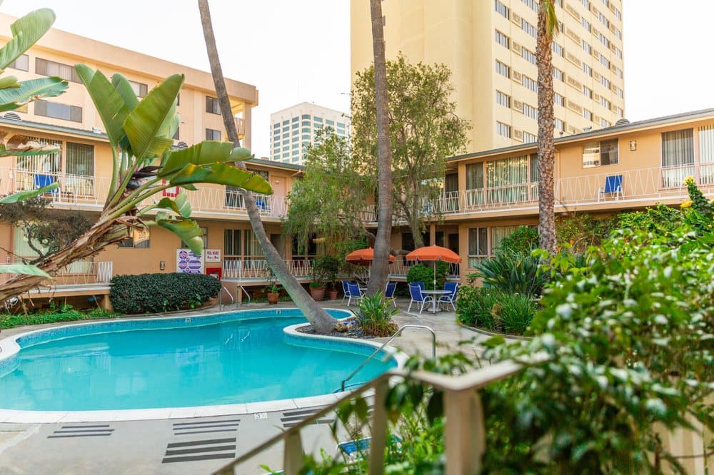 Cal Mar Hotel Suites — Photo 1